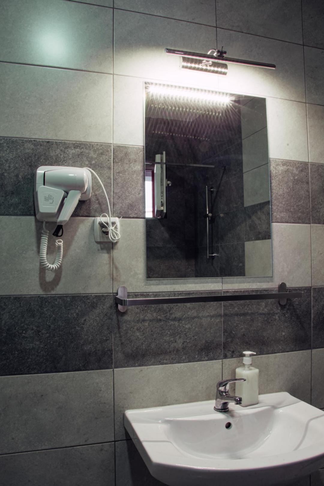 Skopje Downtown Hostel Bagian luar foto